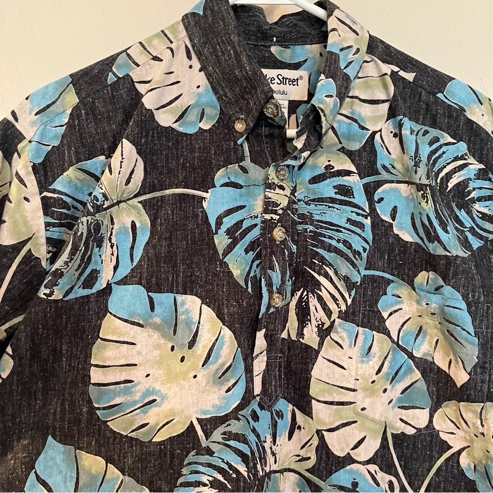 Authentic made in Honolulu Hawaiian short sleeved shirt